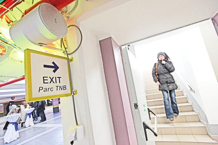 Un acces pietonal a fost creat în mijlocul parcului din faţa TNB