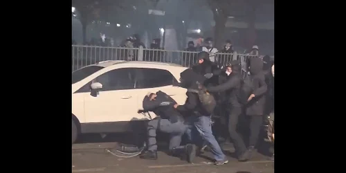 POLITIST BARUT DE MANIFESTANTI UN tORINO CAPTURA X png