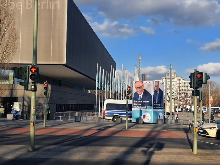 Un cancelar puternic, o Germanie puternică - panoul liderului CDU, Friedrich Merz. FOTO: R.F