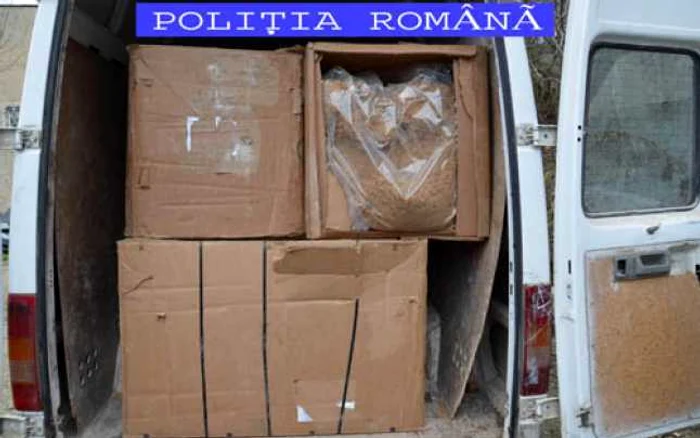 Tutunul a fost confiscat de oamenii legii. FOTO Poliţia Română.