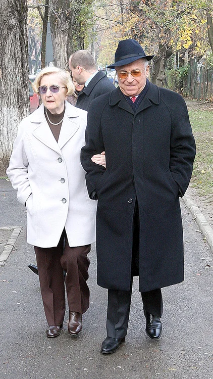 Nina Iliescu a stat în umbra soţului în  ambele perioade  1990-1996 şi 2000-2004