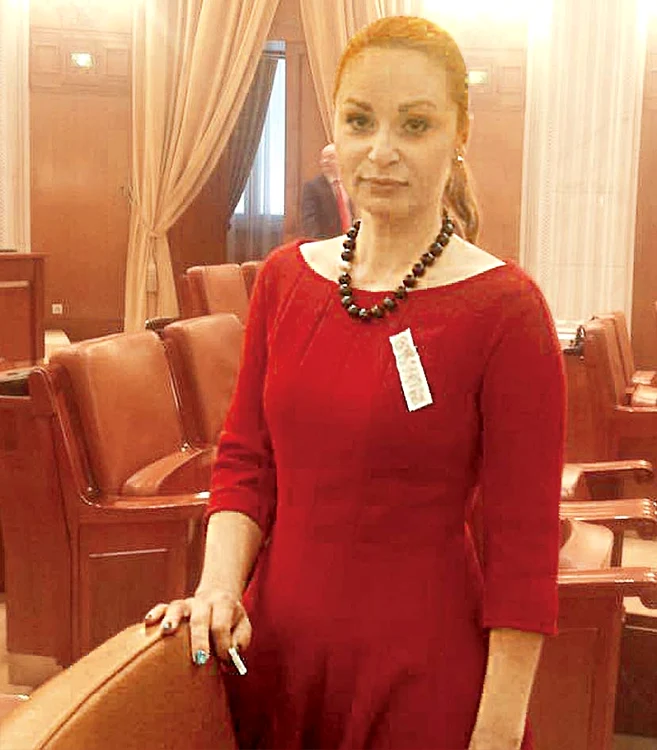 Cristina Pocora şi colegii ei din PNL, cu “mărţişoare” în piept