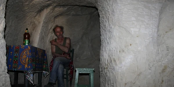 chilia săpată în munte în comuna tataru foto diana frîncu