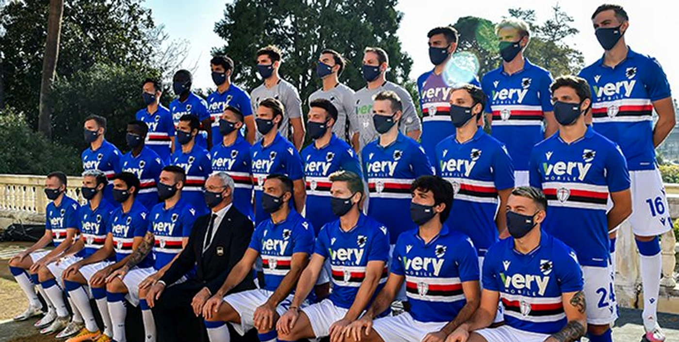 
    Jucătorii Sampdoriei s-au pozat cu mască pe fațăFOTO: Sampdoria.it  