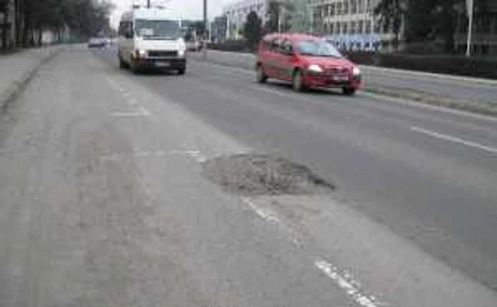 Plombarea gropilor din strada Gheorghe Doja se va face după 15 martie