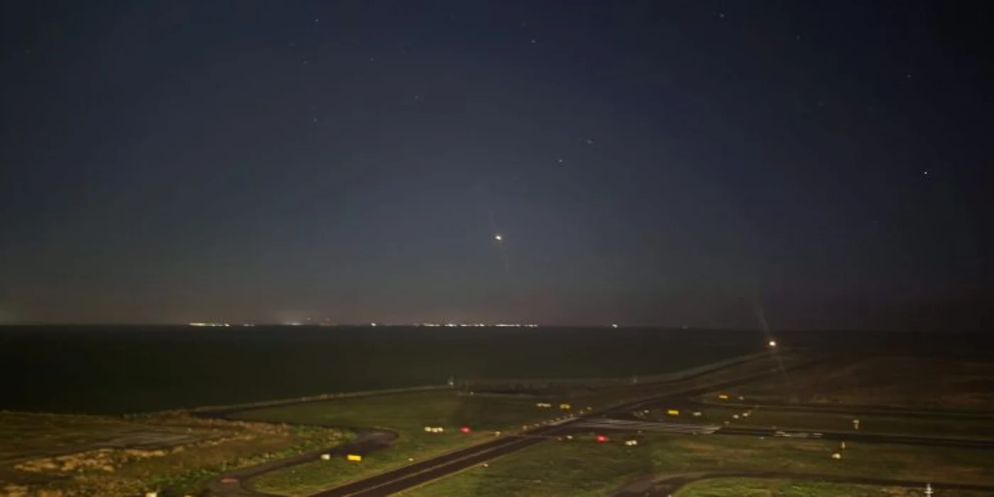 Obiectul necunoscut a stat nemişcat pe cer timp de o oră. Foto: captură video