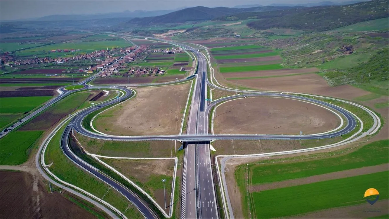 Nodul rutier de pe Autostrada A10 şi satul Decea. Foto: Pro Infrastructură
