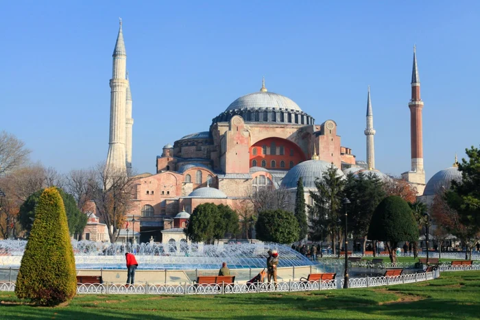 Bazilica Sfânta Sofia a fost transformată în moschee
