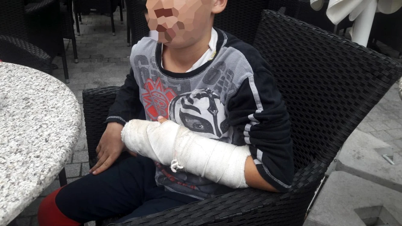 
    Familia sa susține că fiul lor, Gyarfas Armin, este agresat de câțiva ani în Școala din Viișoara, fără ca cineva să ia atitudineFoto: radiocluj.ro  