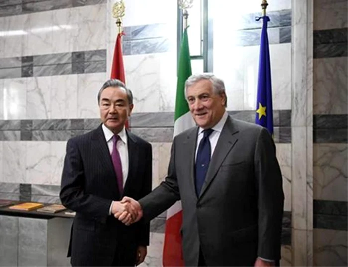  Wang Yi și omologul său, Antonio Tajani