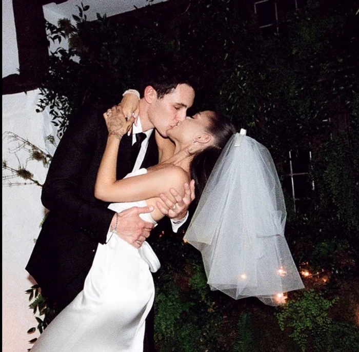 Ariana Grande s-a căsătorit cu agentul imobiliar Dalton GomezFoto: Instagram Ariana Grande
