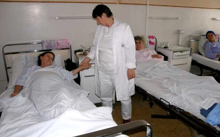Arad: Asistenţii medicali comunitari rămân fără salarii pe luna iulie