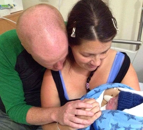 Această mamă și-a luat rămas-bun de la bebelușul ei născut mort într-un mod înduioșătorFoto Daily Mail