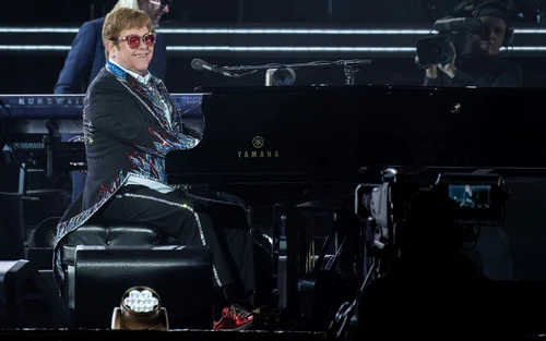 Elton John nu e de acord cu noua politică a Twitter, impusă de Elon Musk. Foto: Profimedia