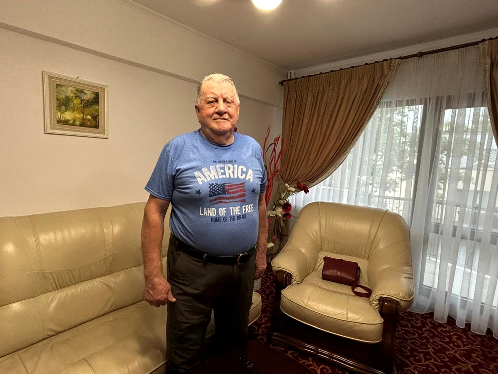 Un român stabilit în Statele Unite traversează anual Atlanticul pentru a ajunge la tratament în Iași