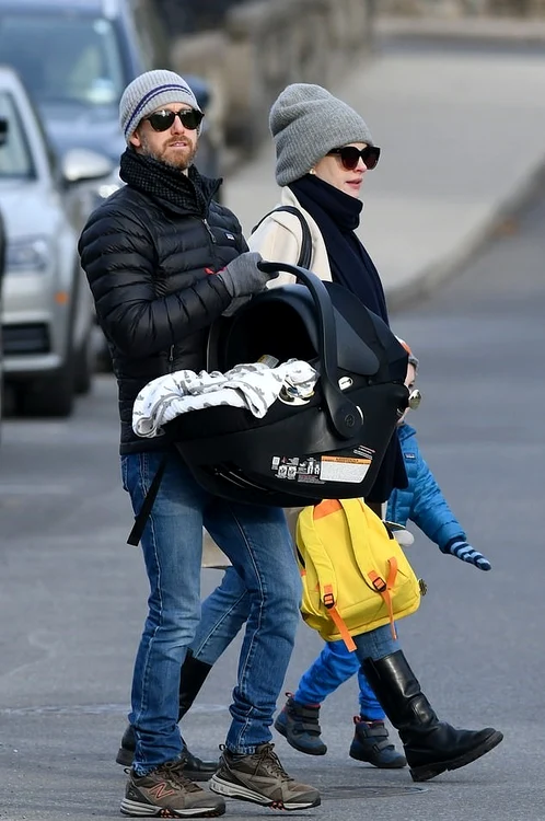 22023390 7773867 has she had her baby anne hathaway was spotted on sunday with he a 2 1575928001897 jpg jpeg