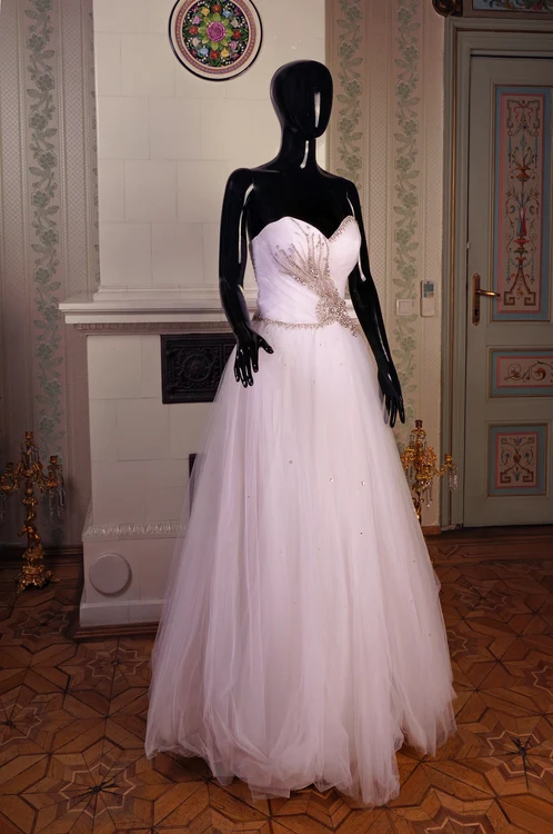 Aceasta este una dintre rochiţele care costă 19 lei