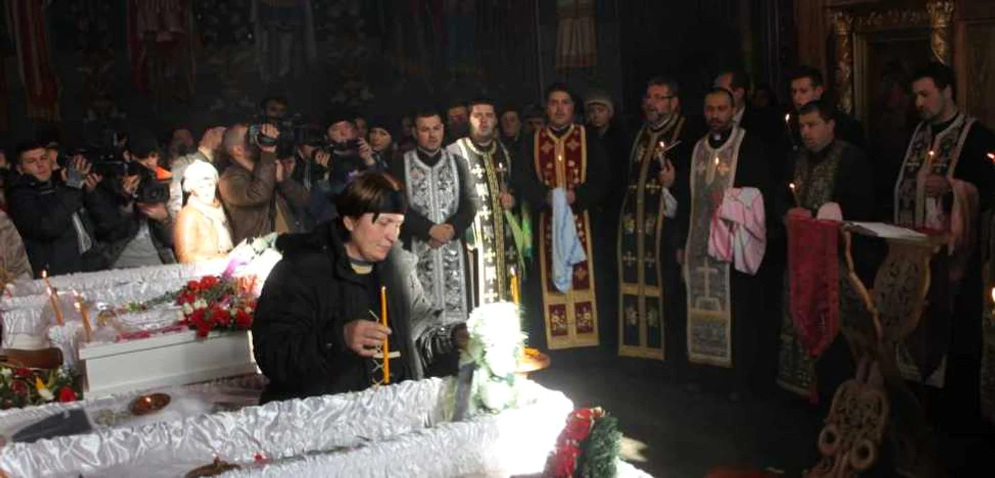 Slujba religioasă a fost susţinută de 14 preoţi
