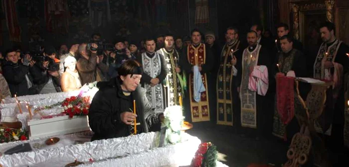 Slujba religioasă a fost susţinută de 14 preoţi