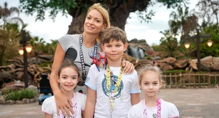 Valentina Pelinel și cei trei copii, la Miami foto: Instagram 