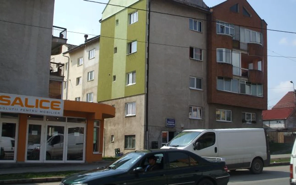 Locatarii nu au ţinut cont decât de propriile preferinţe atunci când au vopsit faţadele