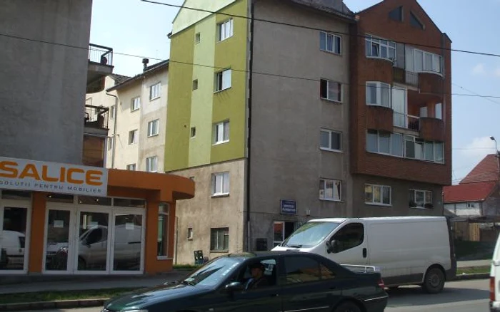 Locatarii nu au ţinut cont decât de propriile preferinţe atunci când au vopsit faţadele