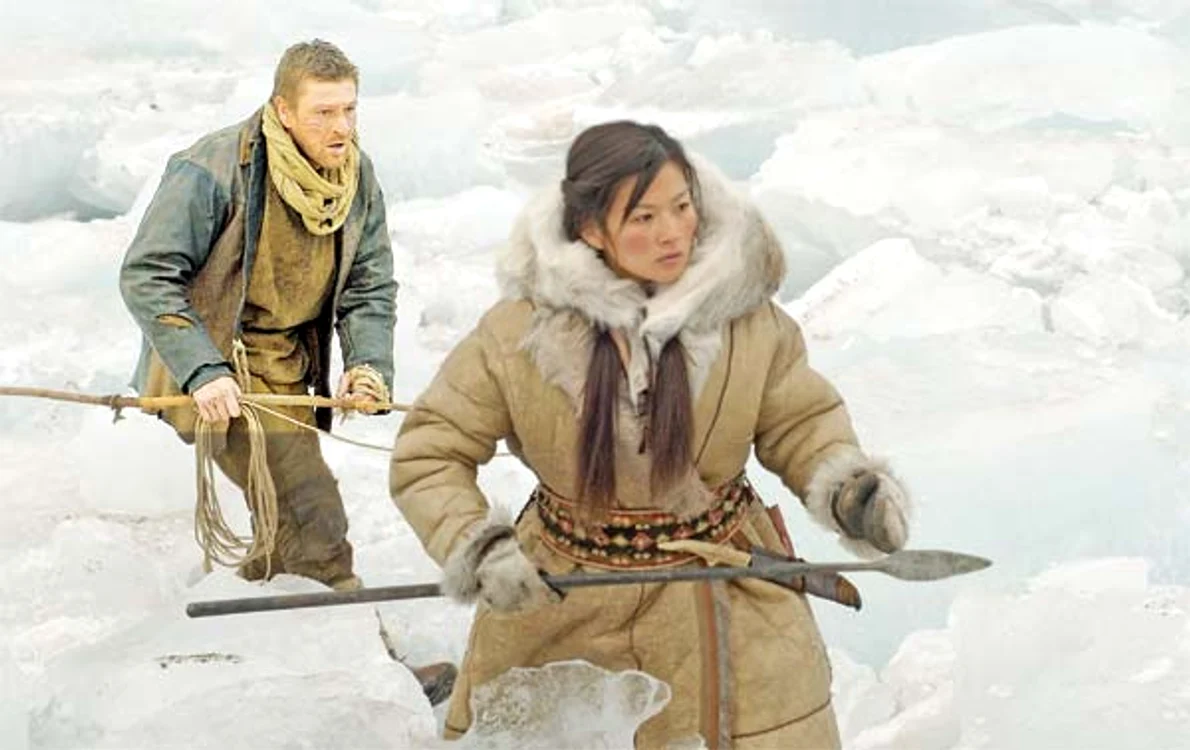 
    Sean Bean şi Michelle Yeoh  