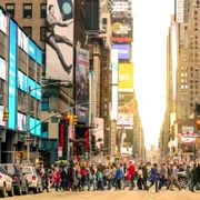 americani oameni strada trecere pietoni new york foto shutterstock