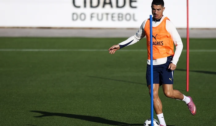 Cristiano Ronaldo trece prin mari emoții (FOTO: EPA)