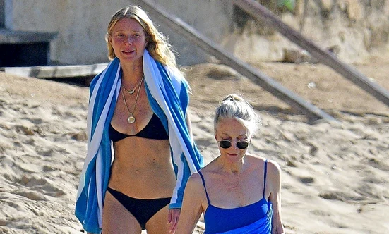 Gwyneth a sărbătorit Anul Nou cu mama ei, în Barbados (Foto: Profimedia)