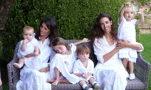 Rose Hanbury si Marina Hanbury cu copiii la Vila Cetinale Instagram jpg