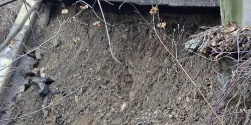 alunecari de teren Bulevardul Carol I Campina jpg