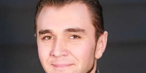 Tânărul de 31 de ani a fost găsit mort în baie