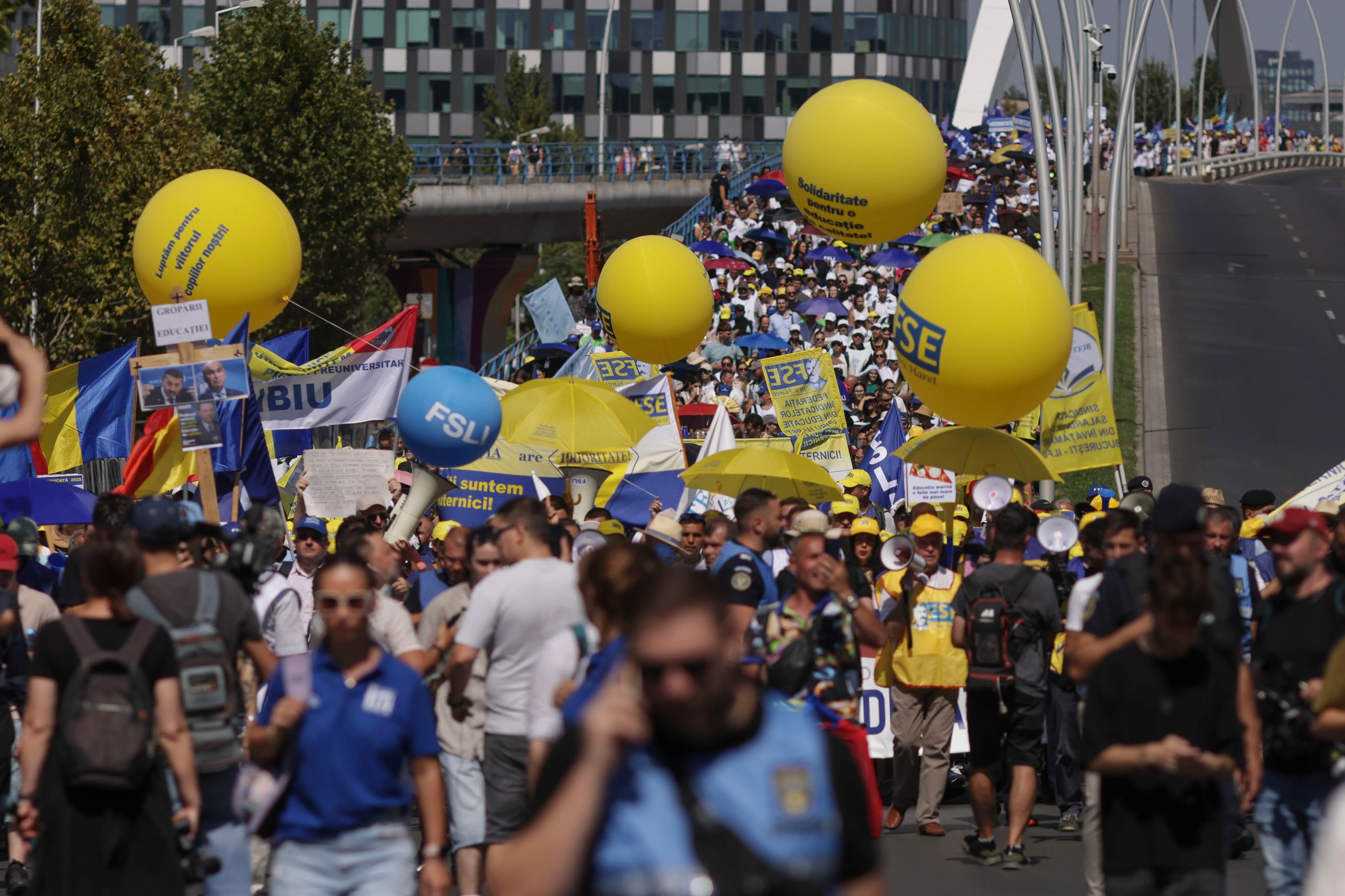 Ministerul Educaţiei oferă „interpretarea corectă” a proiectului privind numărul total de posturi din învățământul preuniversitar de stat