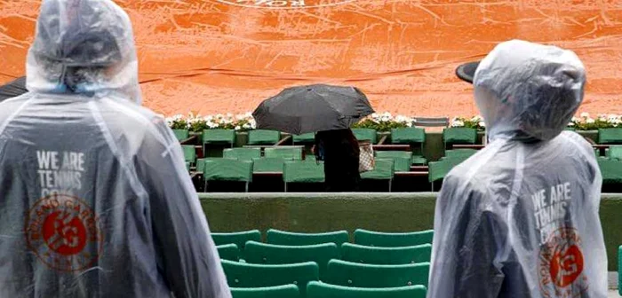 Ploua şi acum la Roland Garros