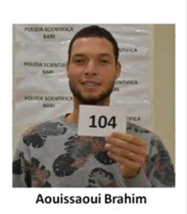Brahim Aouissaoui, atacatorul de la Nisa, zâmbind într-o fotografie făcută de autorităţile italiene în timpul reţinerii acestuia, FOTO EPA-EFE