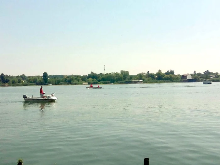 Scafandrii au căutat ore  în şir trupul neînsufleţit  al bărbatului de 60 de ani