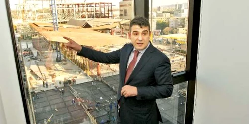 Milionarul Iulian Dascălu promite încă odată că va inaugura Palasul, de data asta în mai