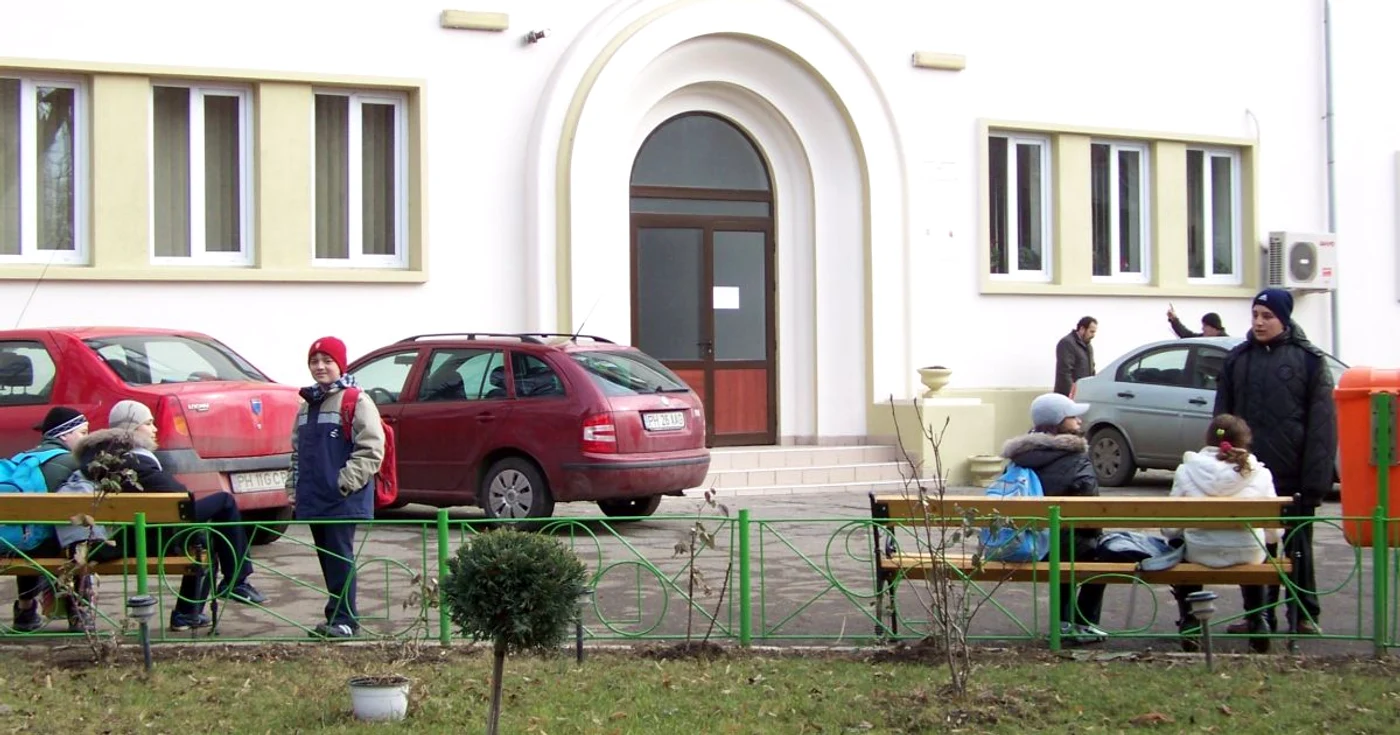 Şcolile din mediul rural nu au pază-imagine arhivă
