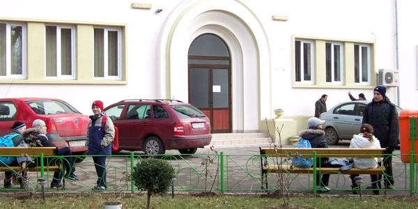 Şcolile din mediul rural nu au pază-imagine arhivă