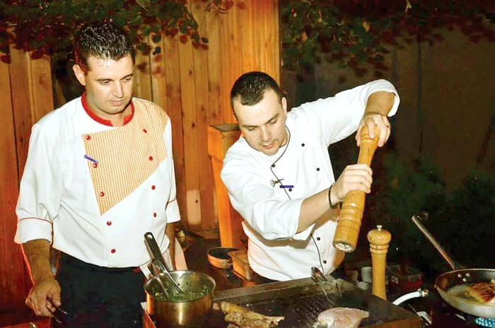 O porţie de pizdulice de porc sau de vită, respectiv 180 de grame de carne şi un sos, costă 20 de lei la restaurantul din localitatea Cristian (FOTOGRAFII: RAMONA GĂINĂ)