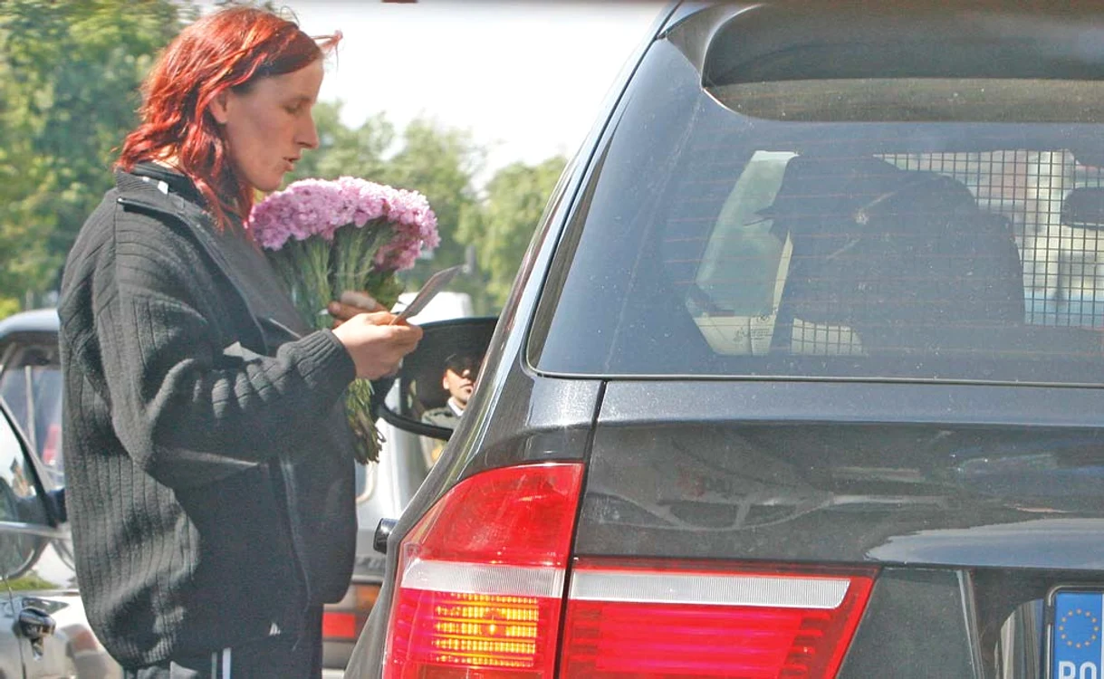 2008. A ”plătit” florile, la semafor, doar cu un autograf