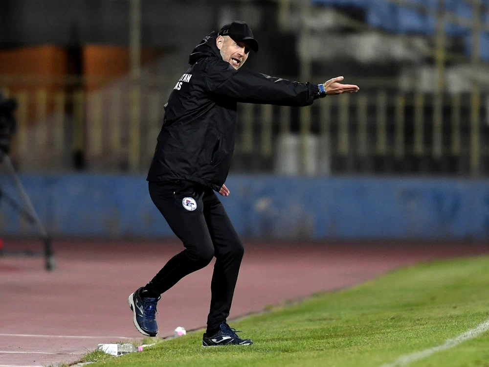 
    Edi Iordănescu a spus din nou că nu poate inventa jucători pe posturiFoto: Sport Pictures  
