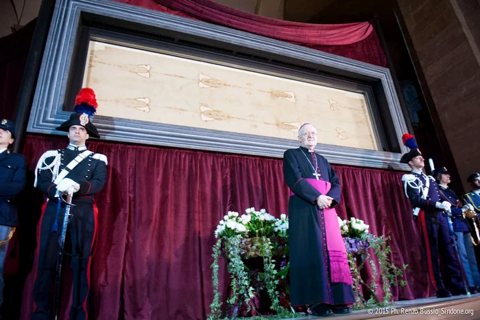 Biserica Catolică nu mai susţine în mod oficial faptul că trupul lui Iisus ar fi fost învelit în acel giulgiufoto: sindone.org