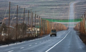 Drumuri protejate de plase antidronă la Harkov FOTO EPA EFE jpg