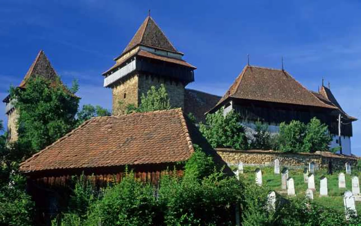 Biserica fortificată din Viscri FOTO: Shutterstock