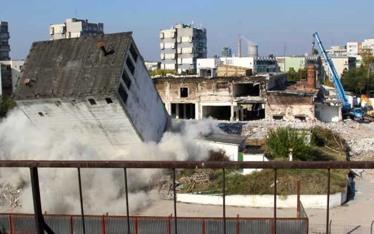 demolare fabrica de paine craiova FOTO mediafax