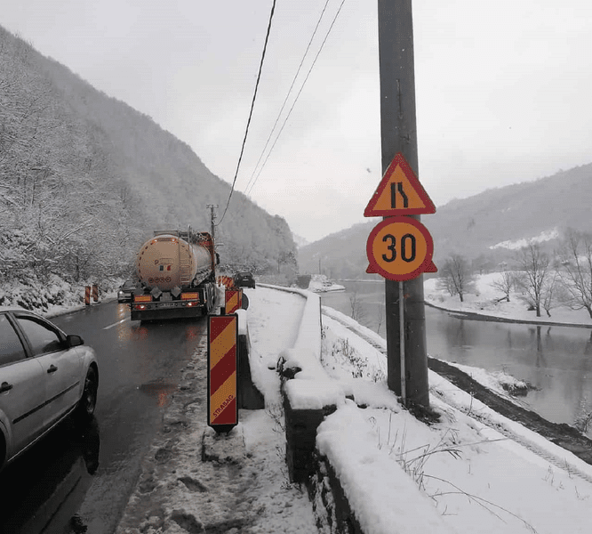 Restricțiile de pe Valea Oltului, în zona în care s-a surpat DN7, în Sibiu, au fost ridicate VIDEO