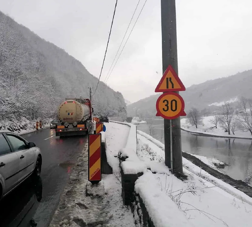 Trafic pe Valea Oltului pe DN7 în județul Sibiu Foto oradesibiu ro