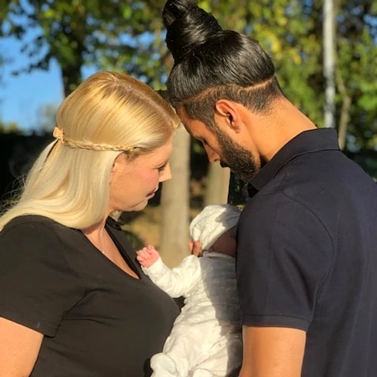 Adina și Glance, alături de comoara lor, Zaynabfoto: Facebook